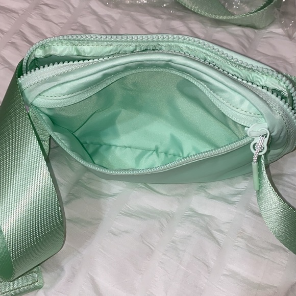 NWT LULULEMON EVERYWHERE BELT BAG MINT MOMENT - Picture 9 of 15